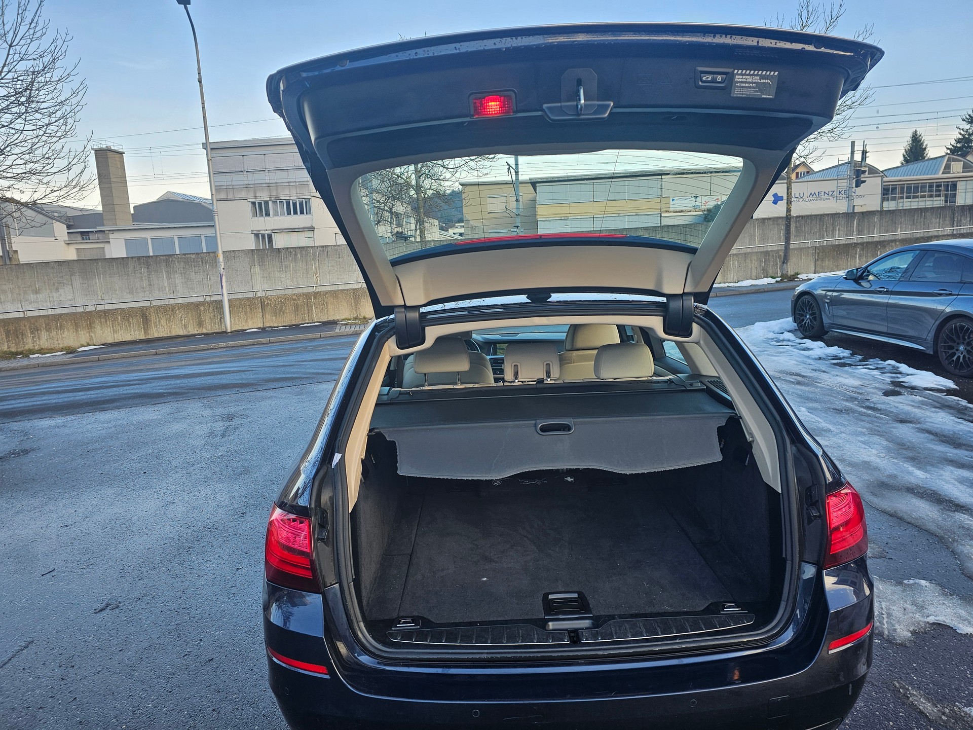 BMW 530d Touring xDrive Luxury Line Steptronic-image-7