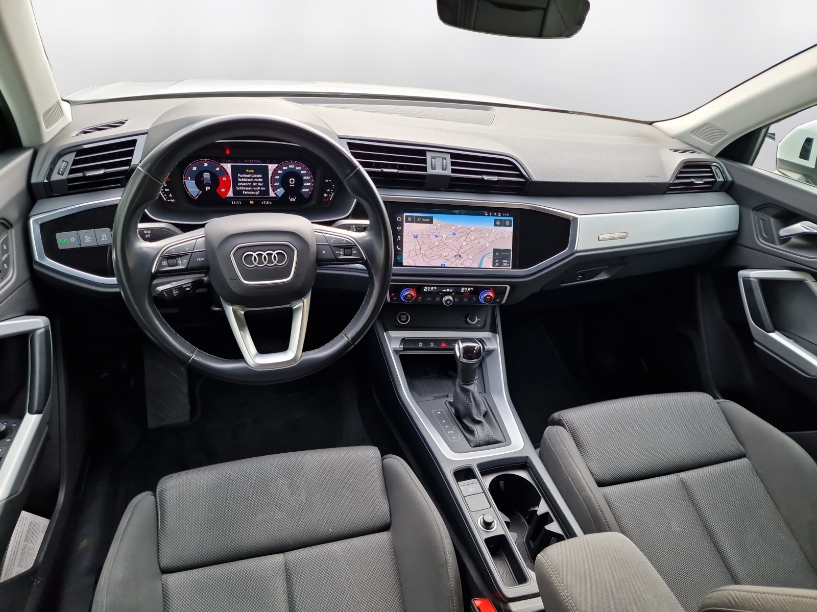 AUDI Q3 35 TDI Attraction quattro S-tronic-image-6
