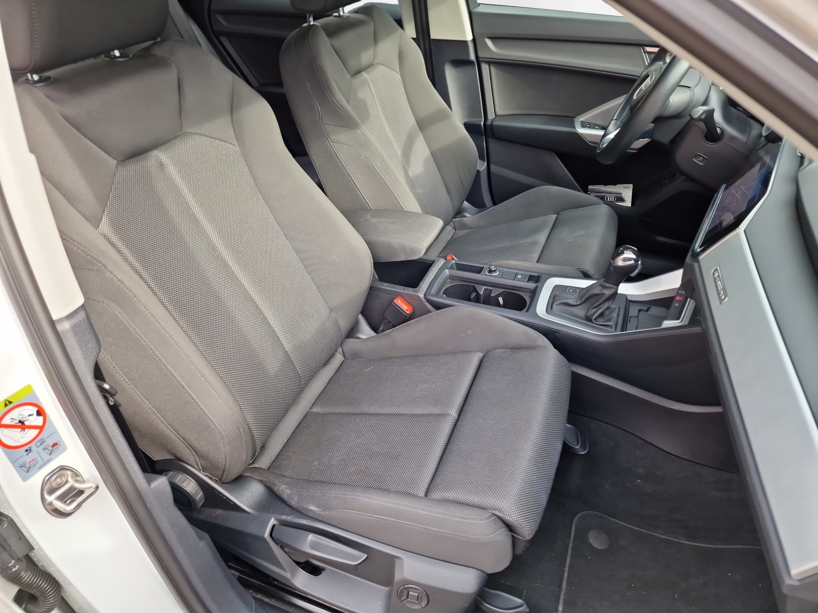 AUDI Q3 35 TDI Attraction quattro S-tronic-image-12
