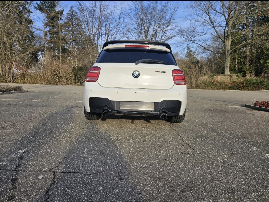 BMW M135i xDrive Steptronic-image-4
