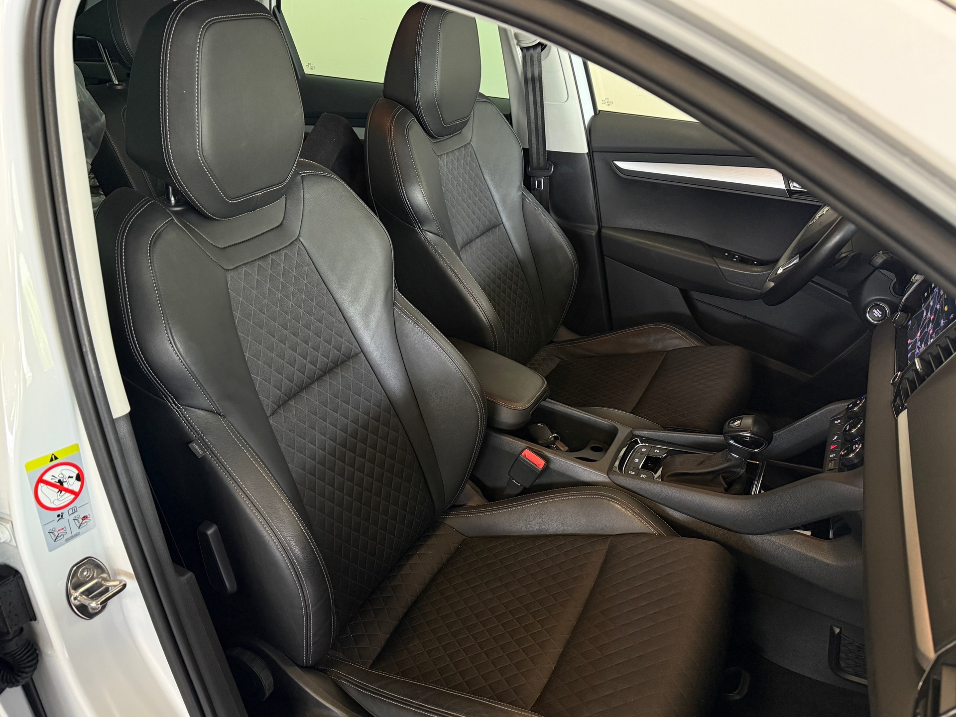 SKODA Karoq 2.0 TDI CR Ambition 4x4 DSG-image-10
