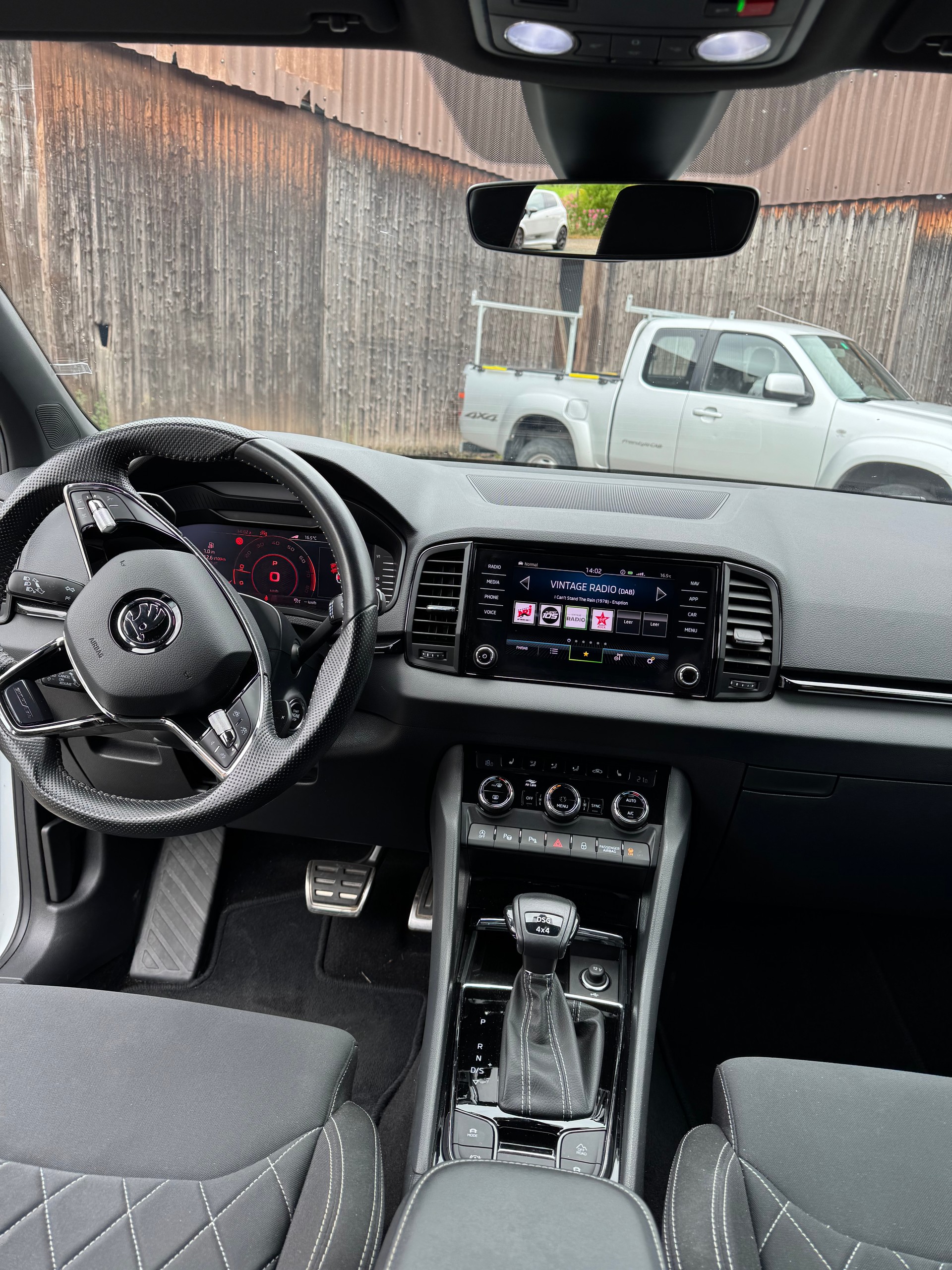 SKODA Karoq 2.0 TSI 4x4-image-3