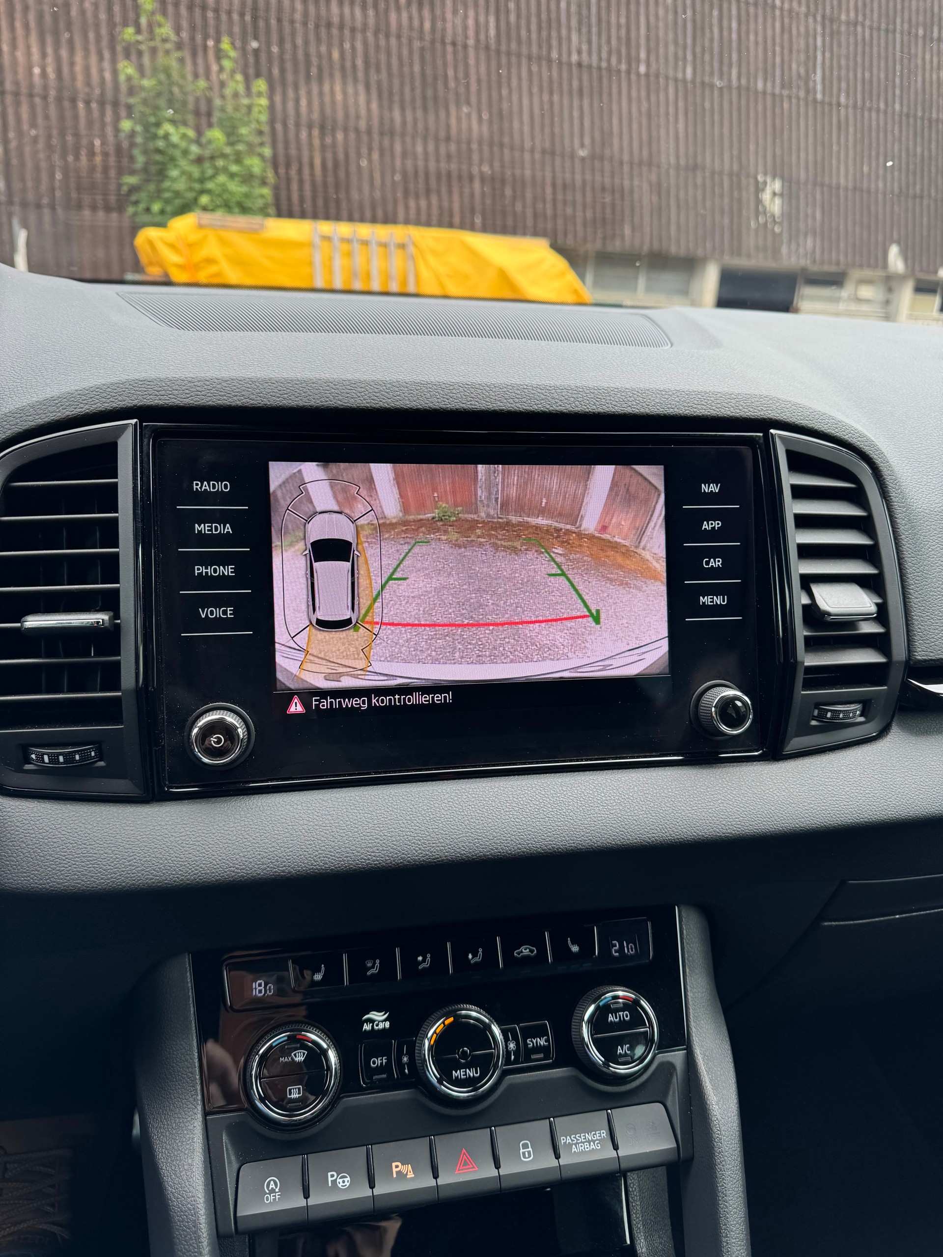 SKODA Karoq 2.0 TSI 4x4-image-2