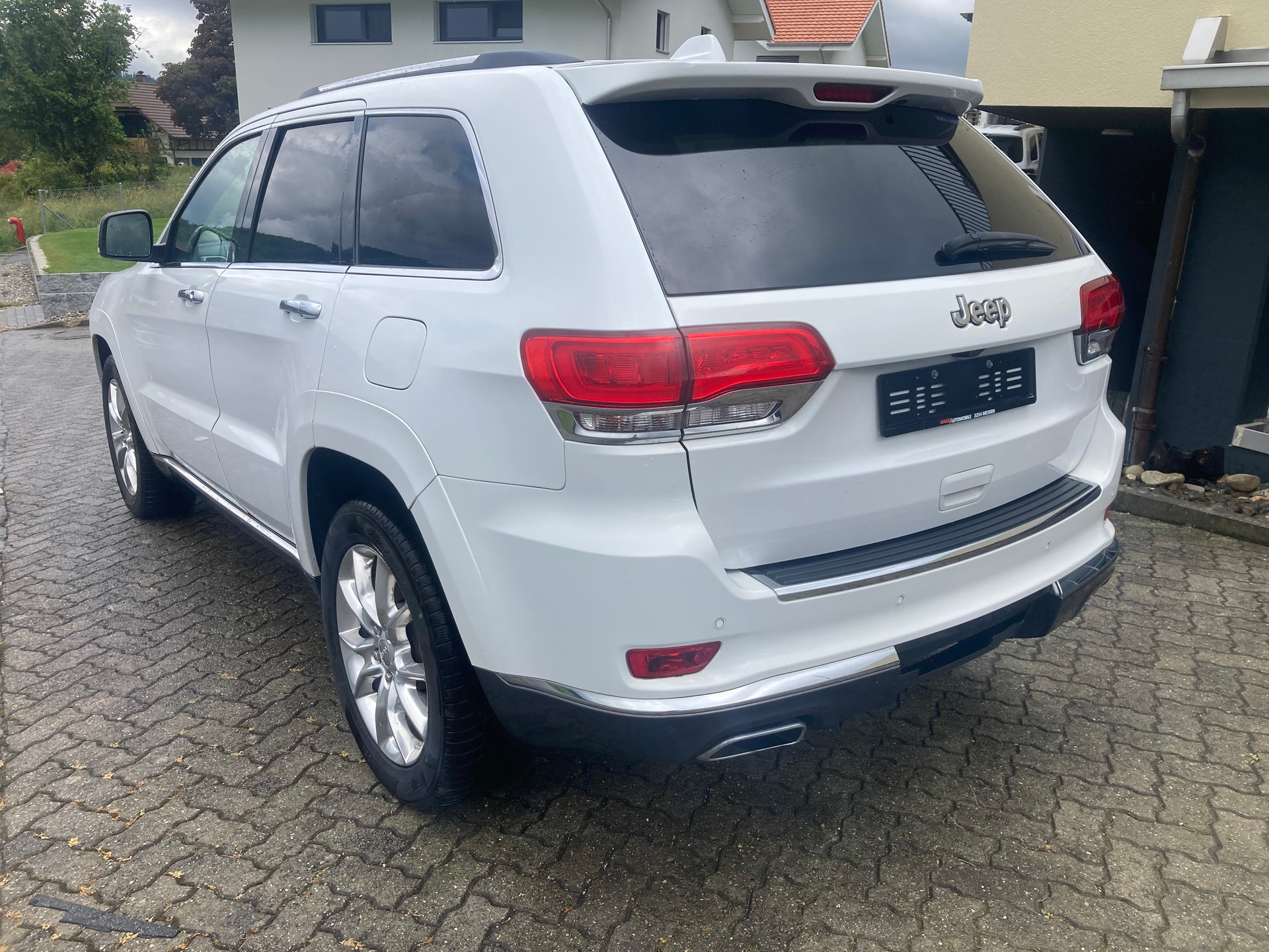 JEEP Grand Cherokee 3.0 CRD Summit Automatic-image-3