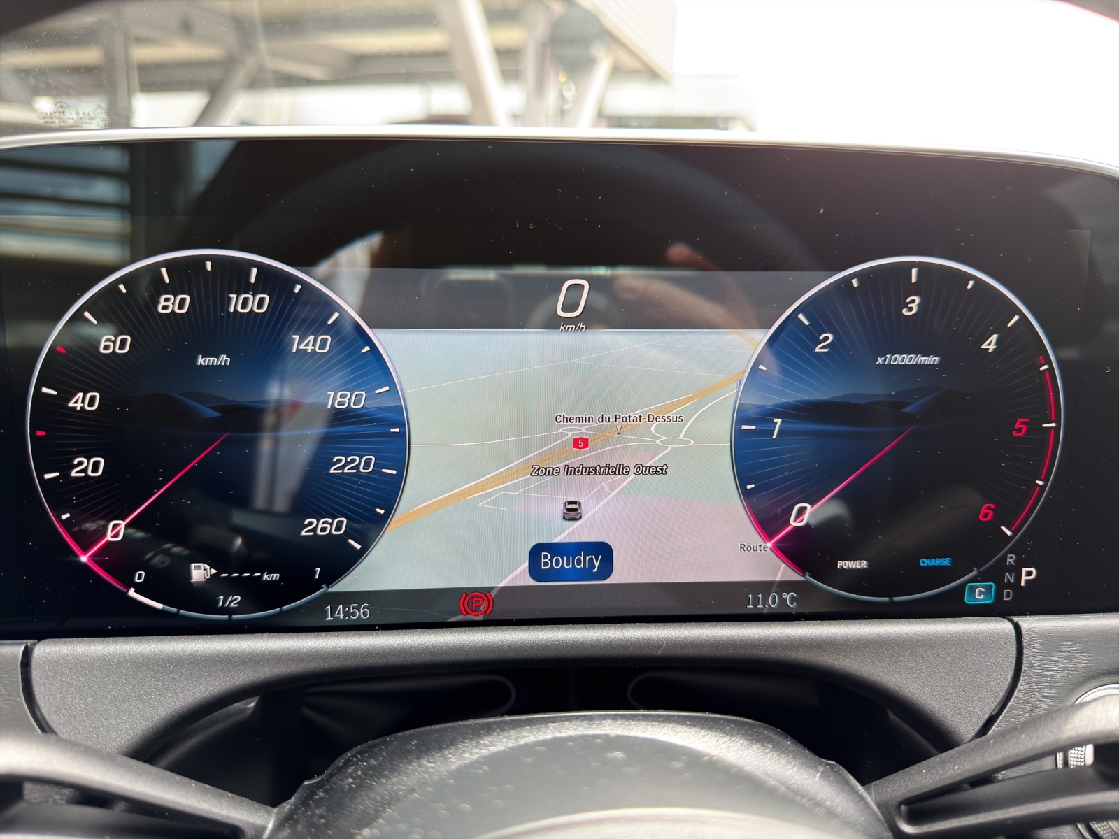 MERCEDES-BENZ E 220 d T 4Matic 9G-Tronic-image-16