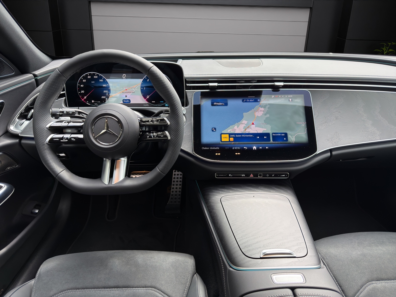 MERCEDES-BENZ E 220 d T 4Matic 9G-Tronic-image-12