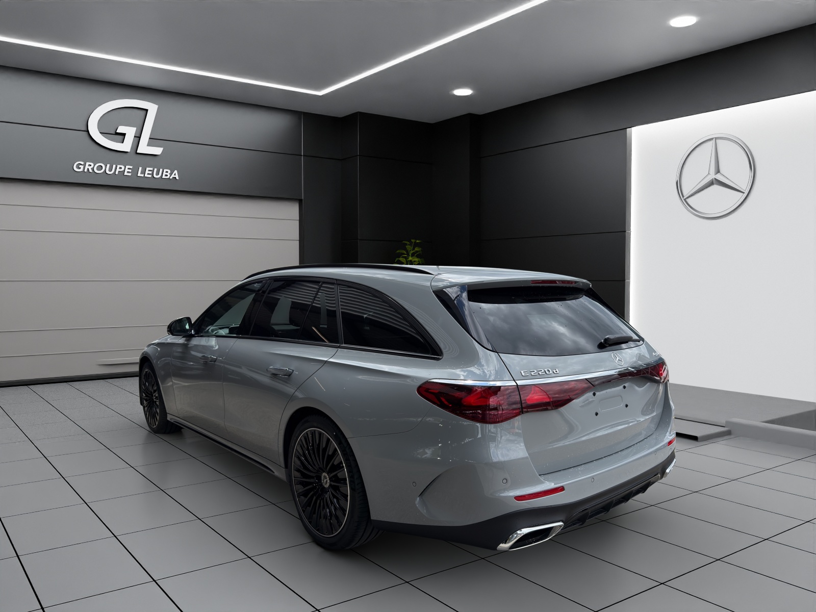 MERCEDES-BENZ E 220 d T 4Matic 9G-Tronic-image-4