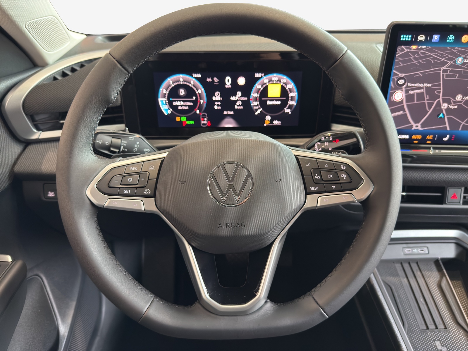 VW T-Roc 1.5 eTSI mHEV Life DSG-image-9