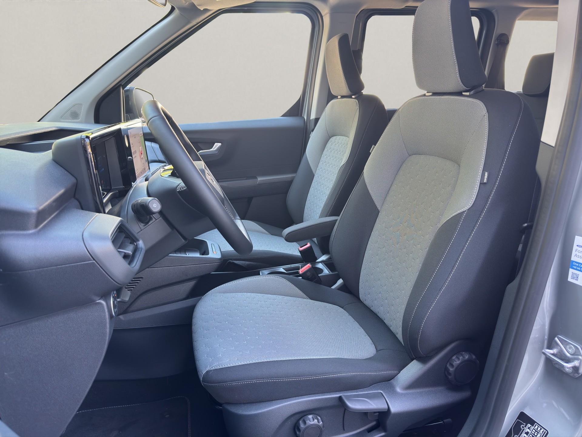 FORD E-Tourneo Courier Titanium Kombi 136 PS FWD-image-17