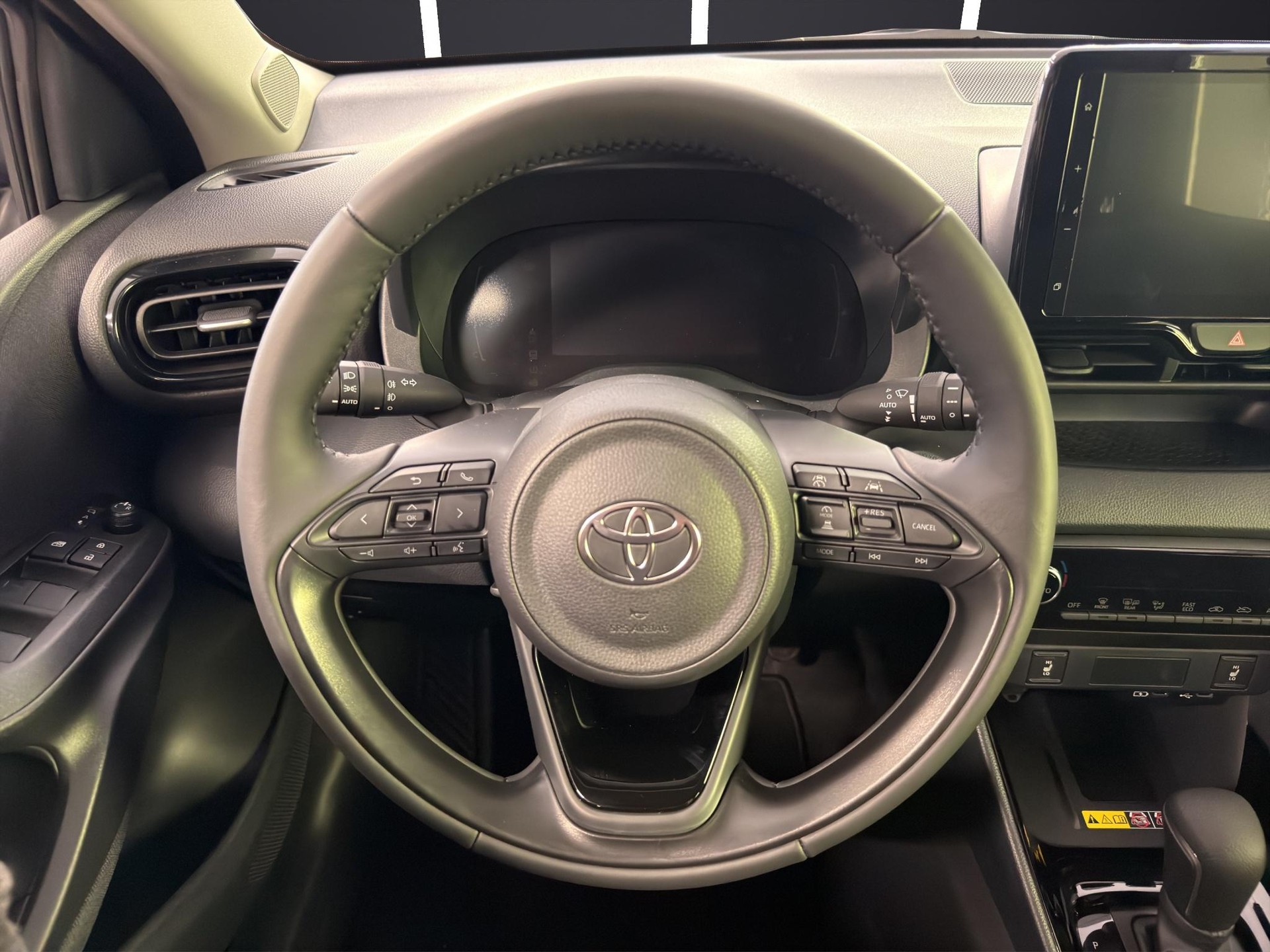 TOYOTA Yaris 1.5 VVT-i HSD Trend-image-13