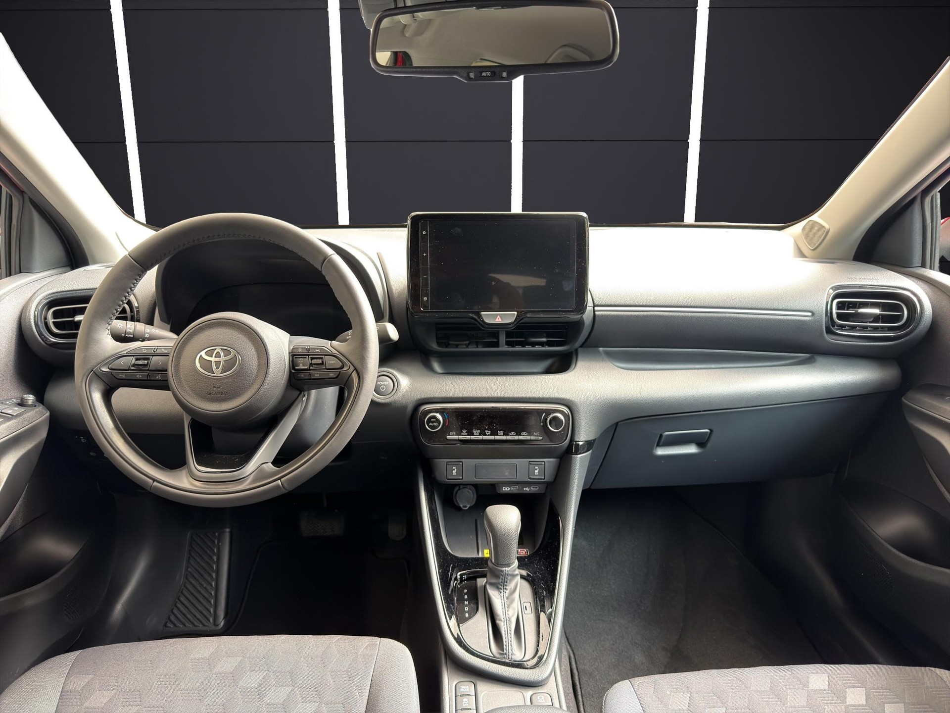 TOYOTA Yaris 1.5 VVT-i HSD Trend-image-8