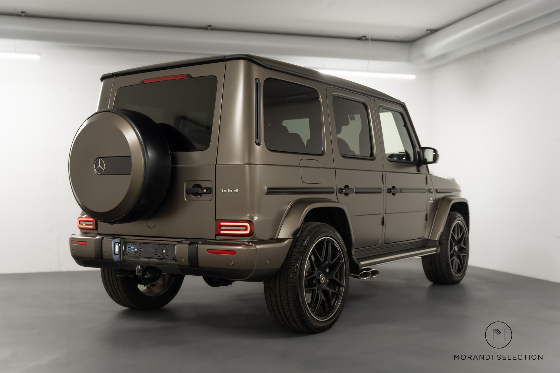 MERCEDES-BENZ G 63 AMG-showroom-element-2