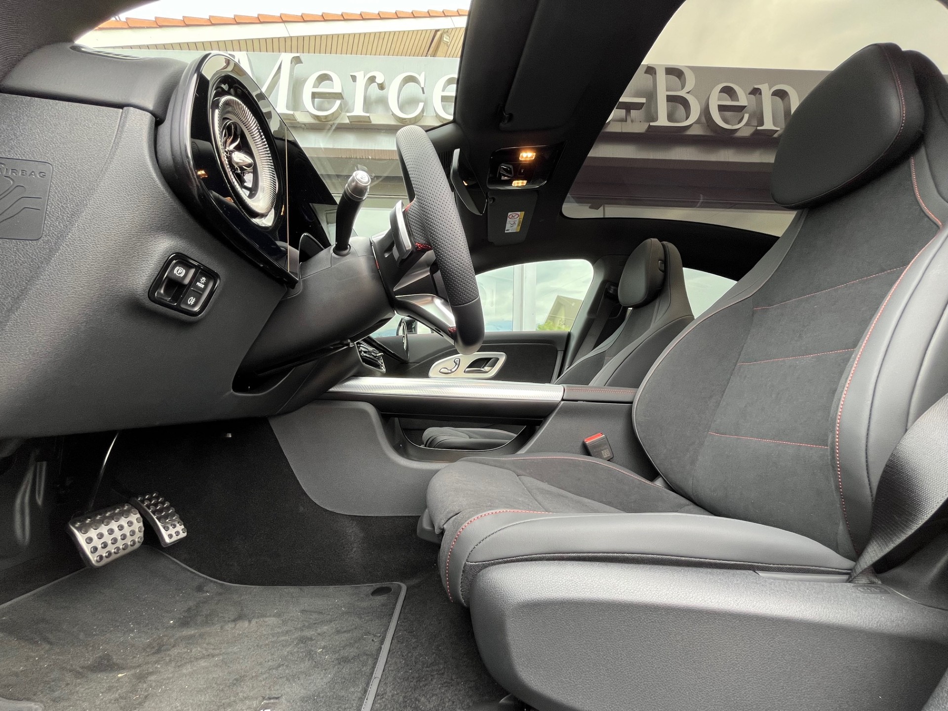 MERCEDES-BENZ CLA 220 8G-DCT 4Matic-image-17