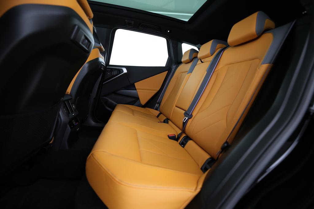 BMW X3 M50i-image-6