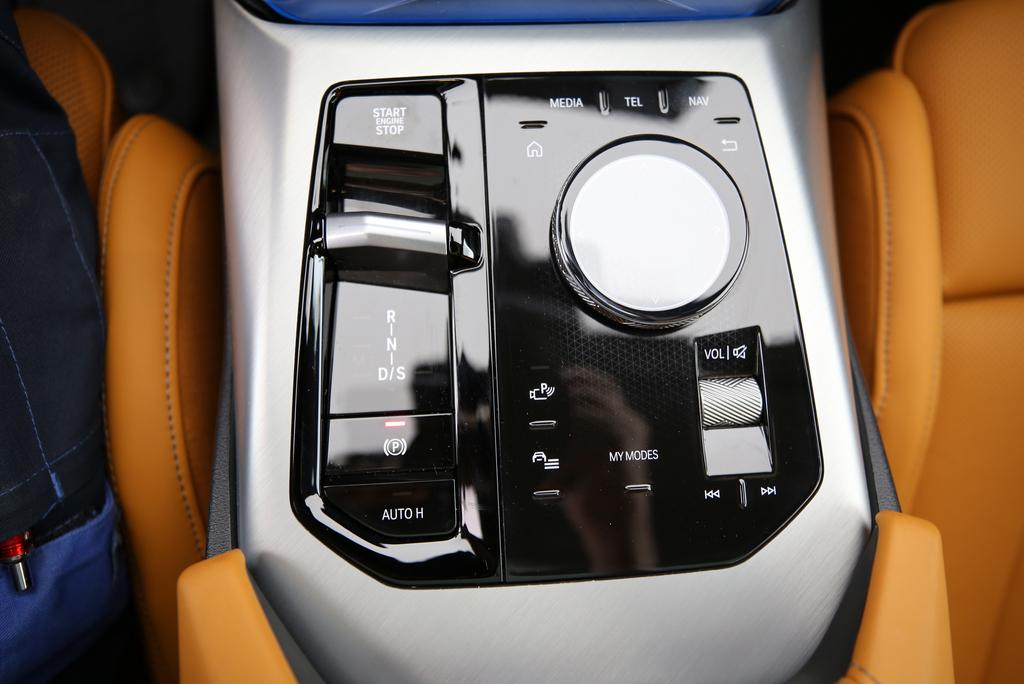 BMW X3 M50i-image-14