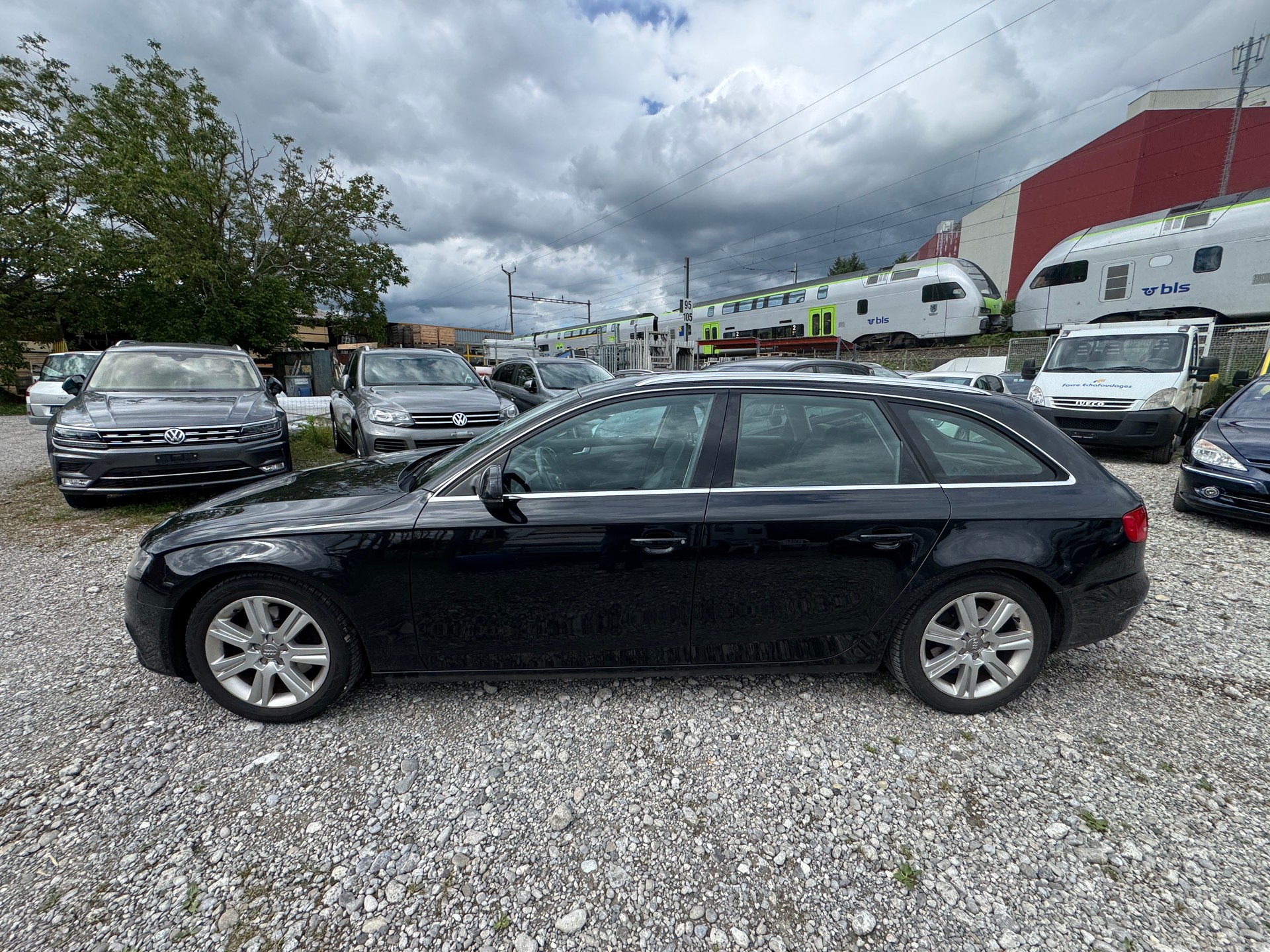 AUDI A4 Avant 2.0 TFSI multitronic-image-2