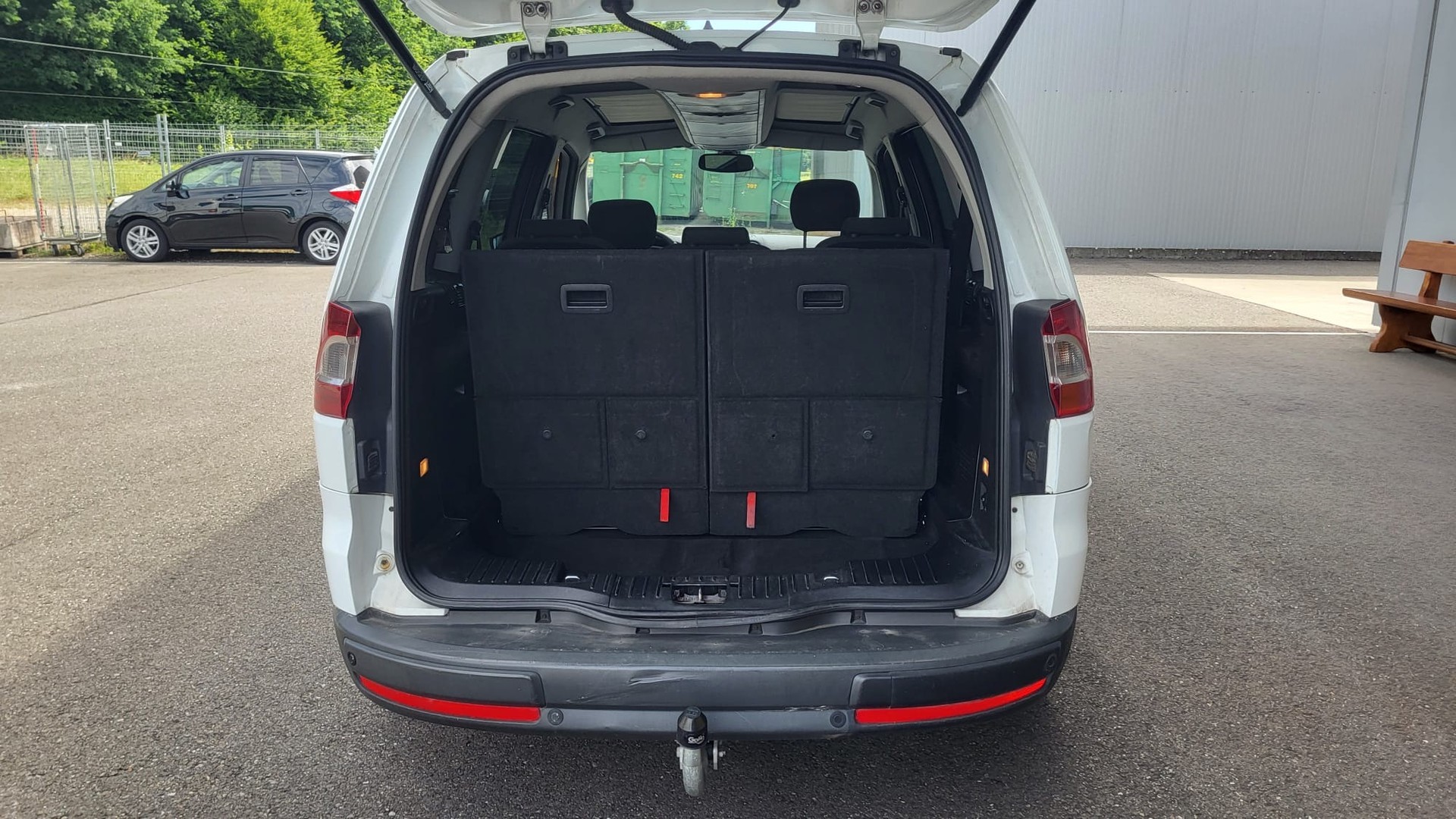 FORD Galaxy 2.0 TDCi Ghia-image-13