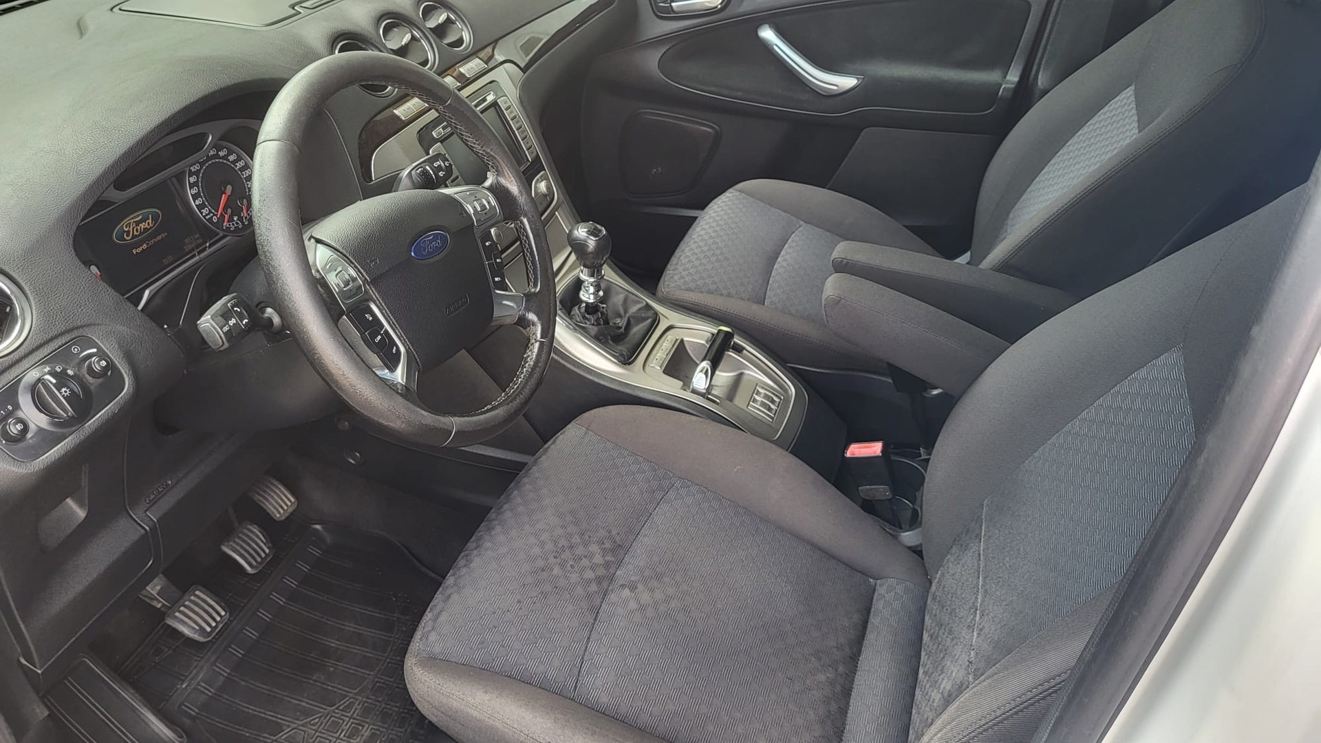 FORD Galaxy 2.0 TDCi Ghia-image-8