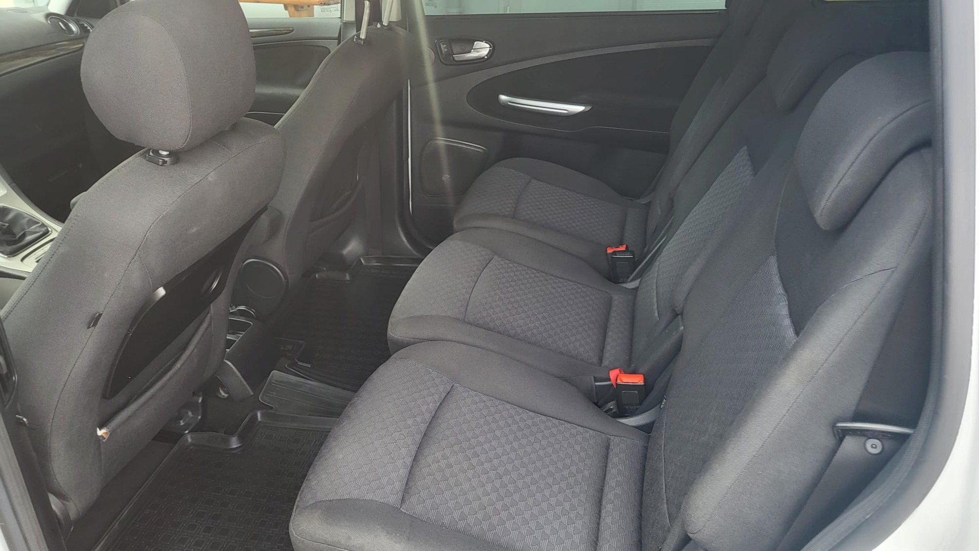 FORD Galaxy 2.0 TDCi Ghia-image-10
