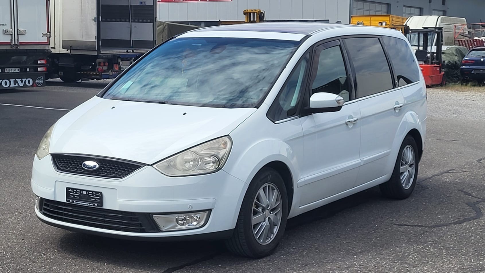 FORD Galaxy 2.0 TDCi Ghia-image-2
