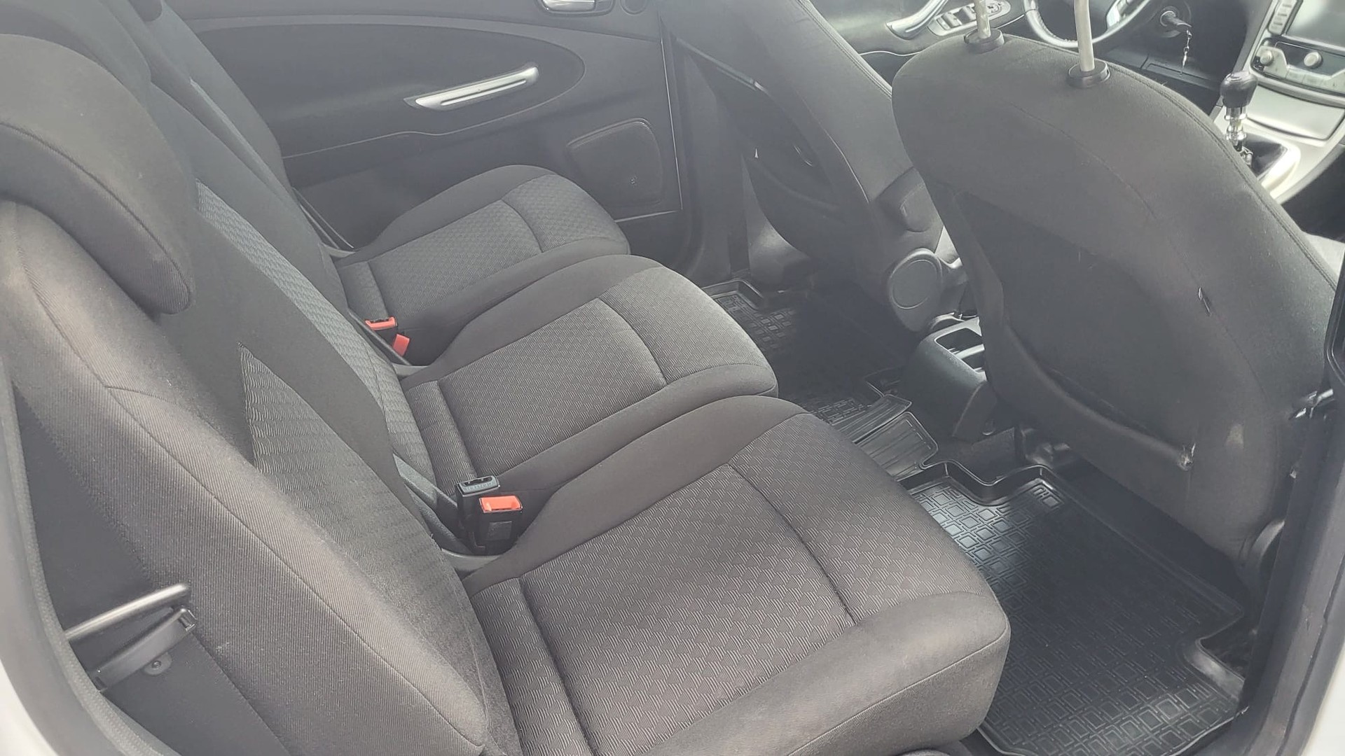FORD Galaxy 2.0 TDCi Ghia-image-9