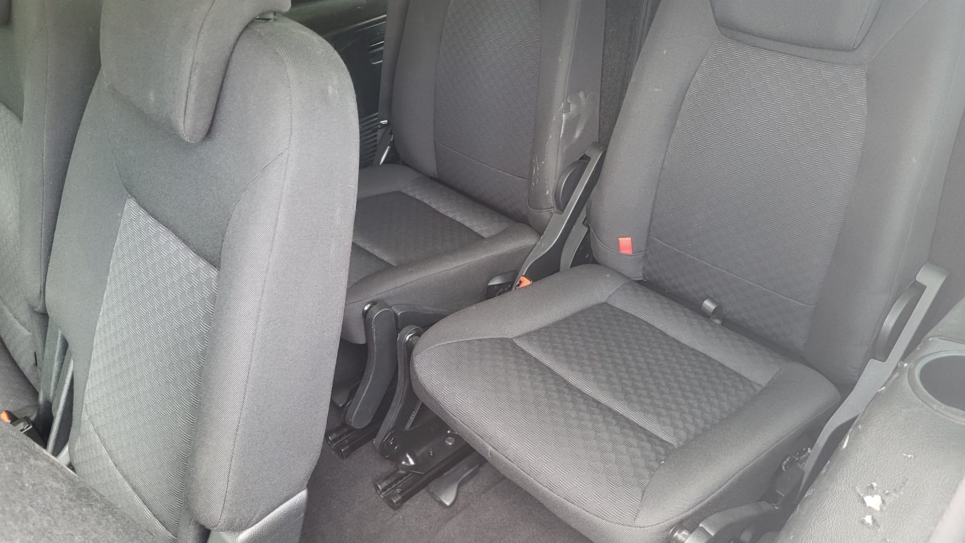 FORD Galaxy 2.0 TDCi Ghia-image-11