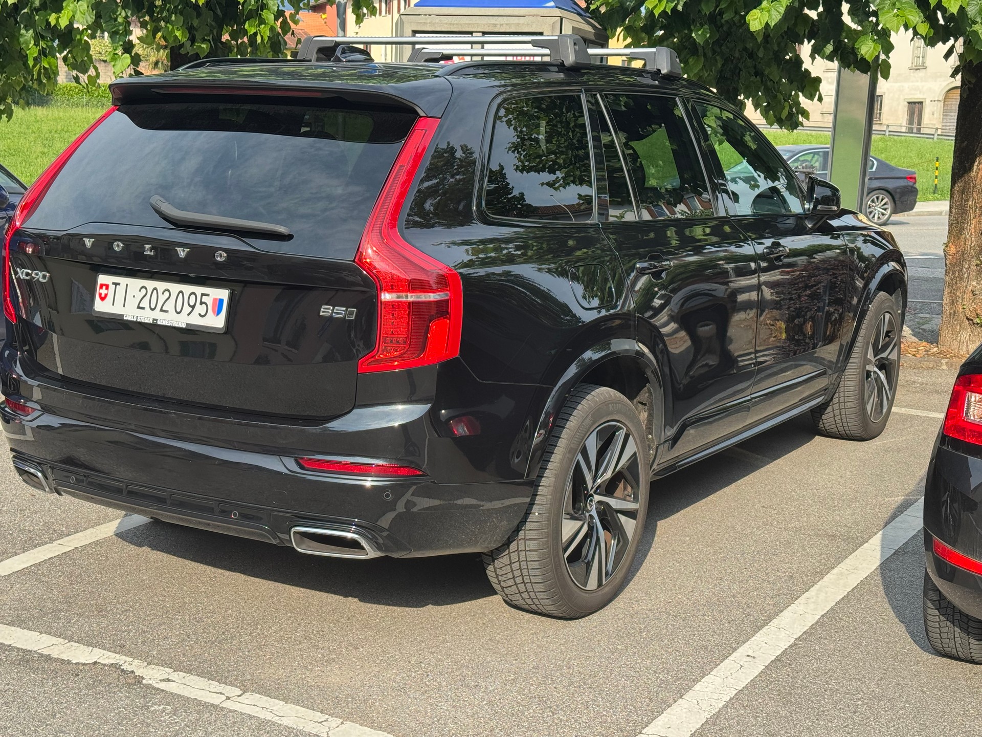VOLVO 2.0 B5 MH R-Design 7P. AWD-image-3
