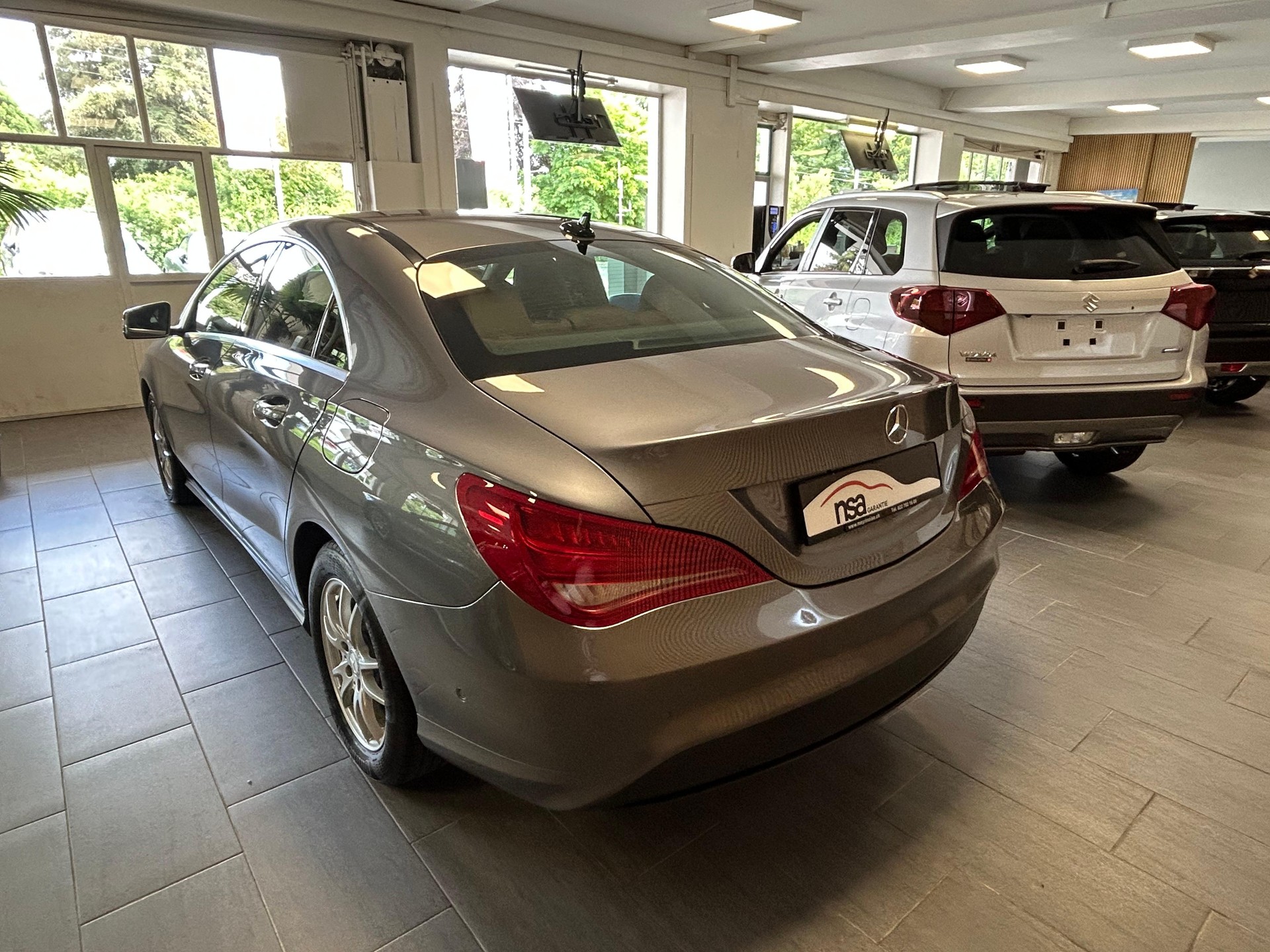 MERCEDES-BENZ CLA 200-image-4