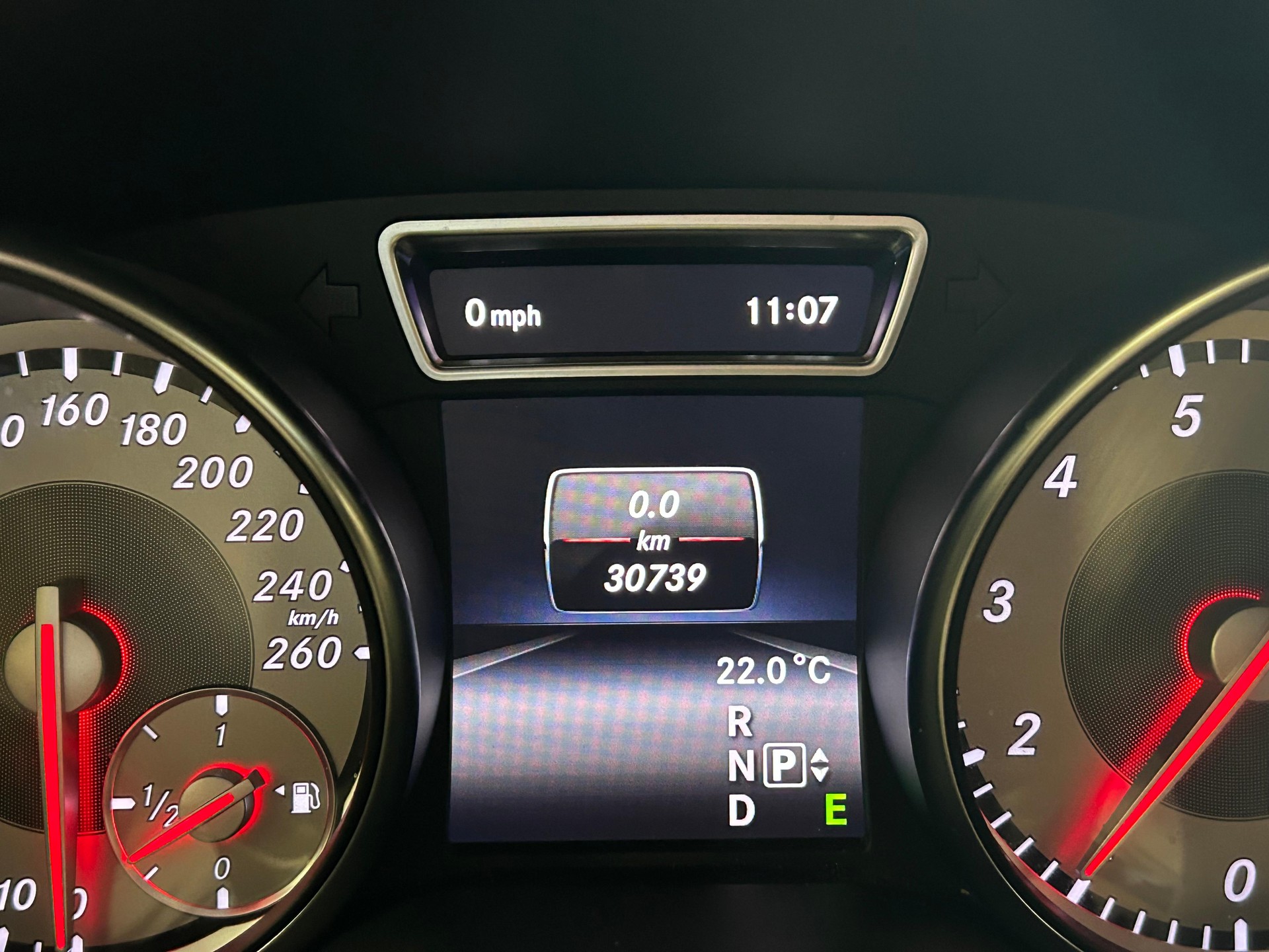 MERCEDES-BENZ CLA 200-image-8