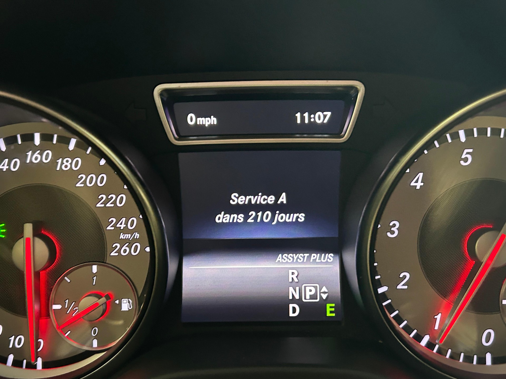 MERCEDES-BENZ CLA 200-image-9