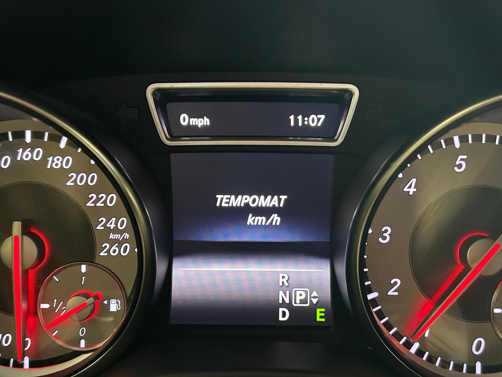 MERCEDES-BENZ CLA 200-image-10
