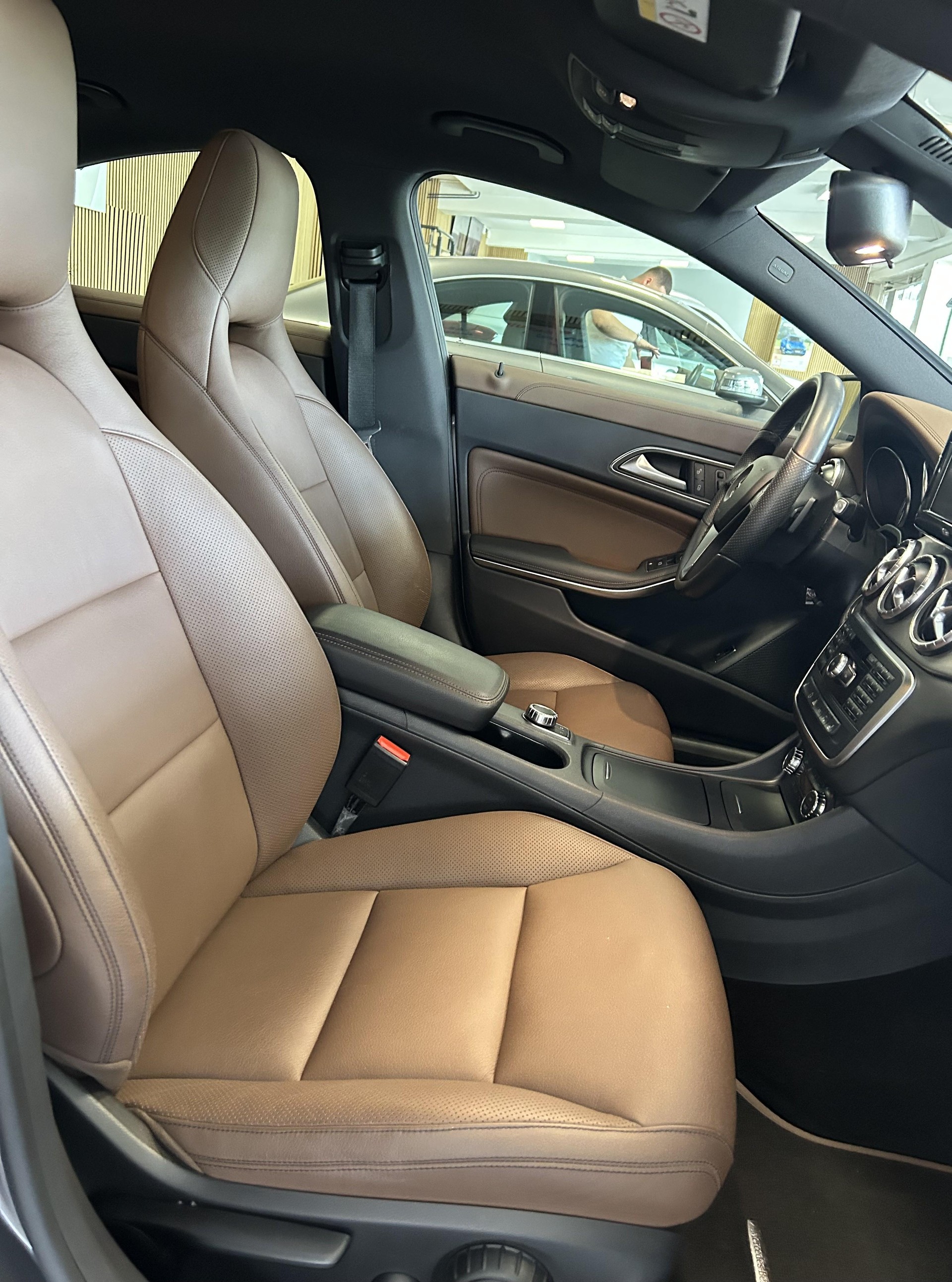 MERCEDES-BENZ CLA 200-image-13