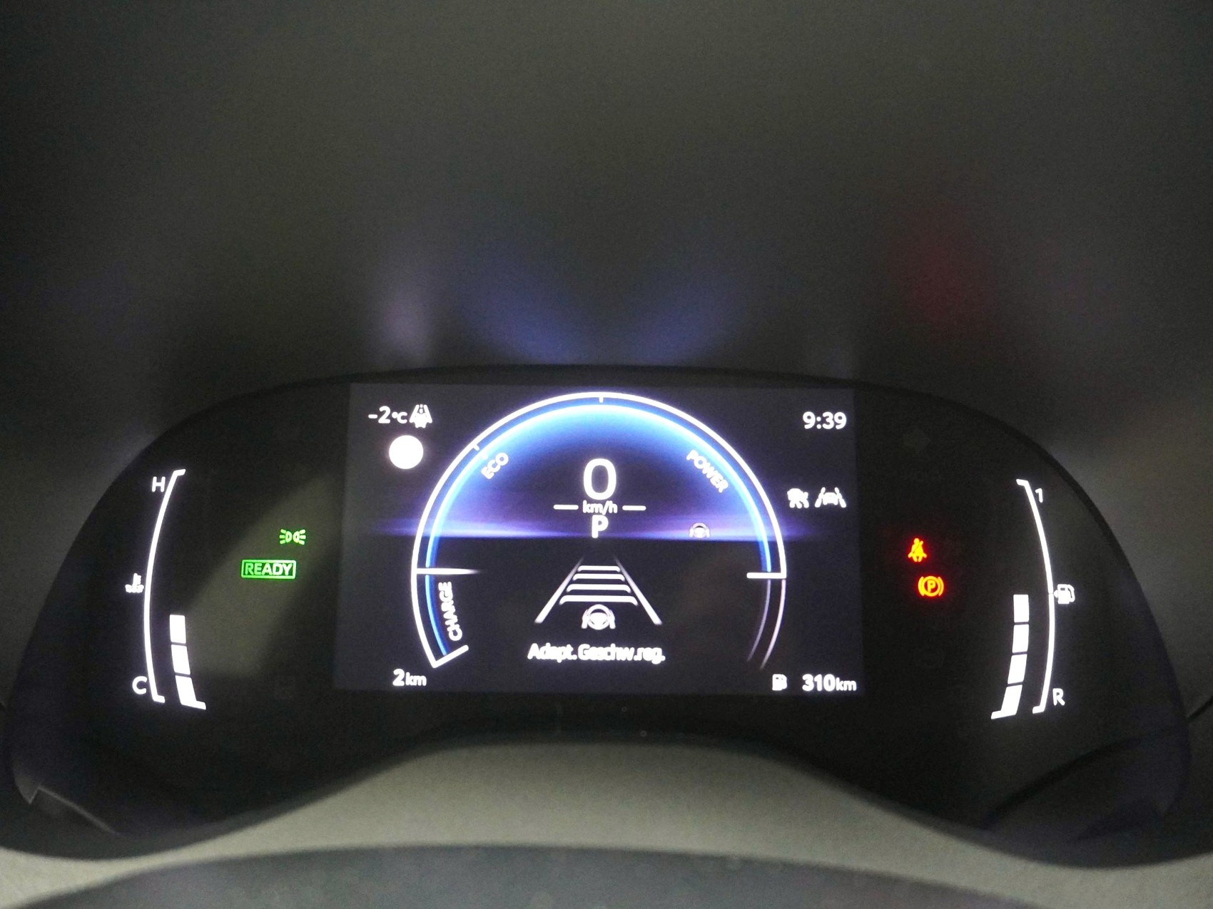 TOYOTA Yaris Cross 1.5 HSD Trend AWD-i ** 4x4 **-image-9