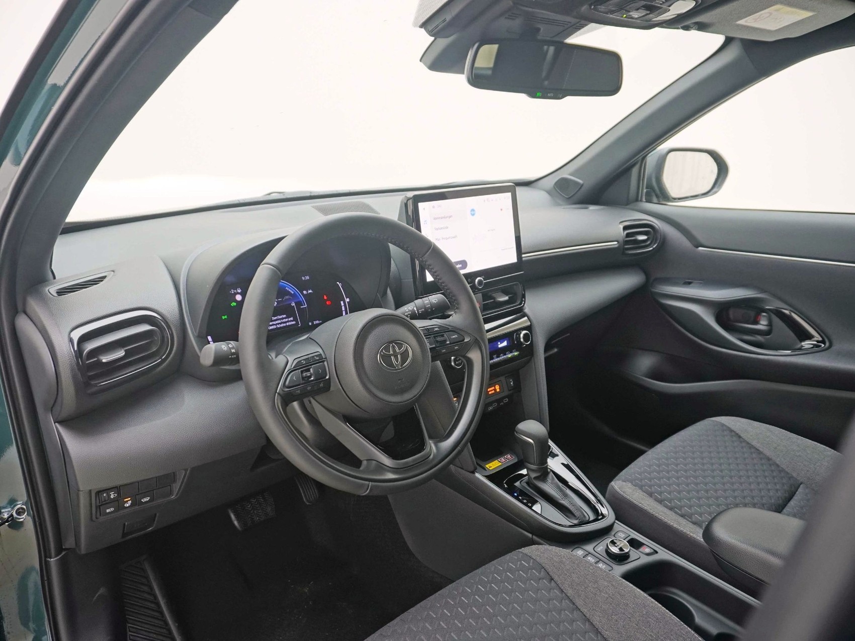 TOYOTA Yaris Cross 1.5 HSD Trend AWD-i ** 4x4 **-image-7