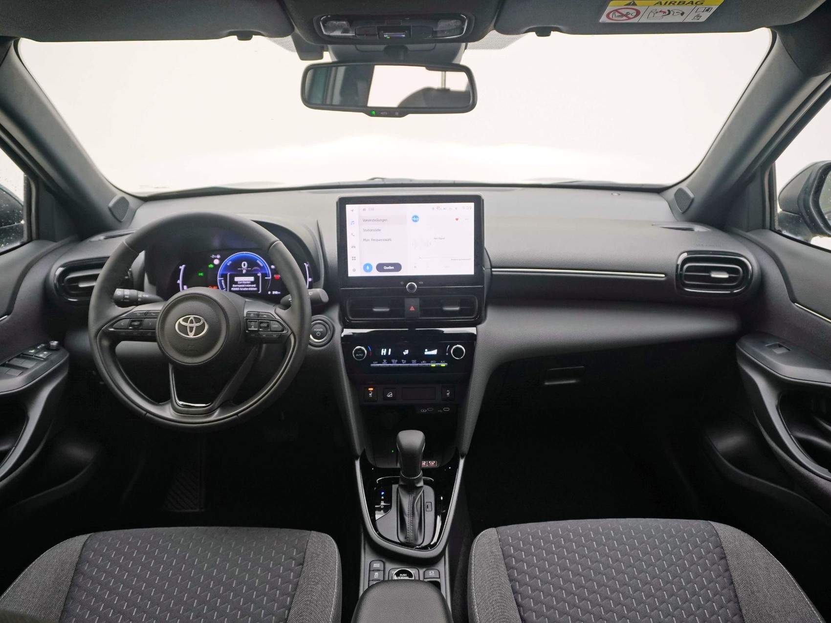 TOYOTA Yaris Cross 1.5 HSD Trend AWD-i ** 4x4 **-image-8