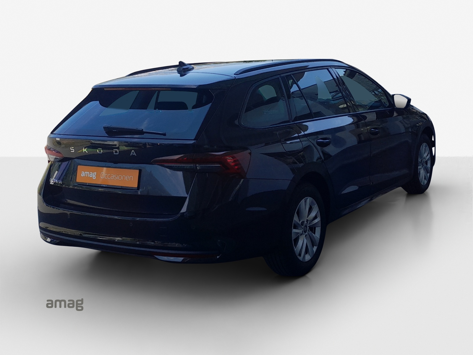 SKODA Octavia Combi 1.5 TSI mHEV DSG Dynamic-image-4