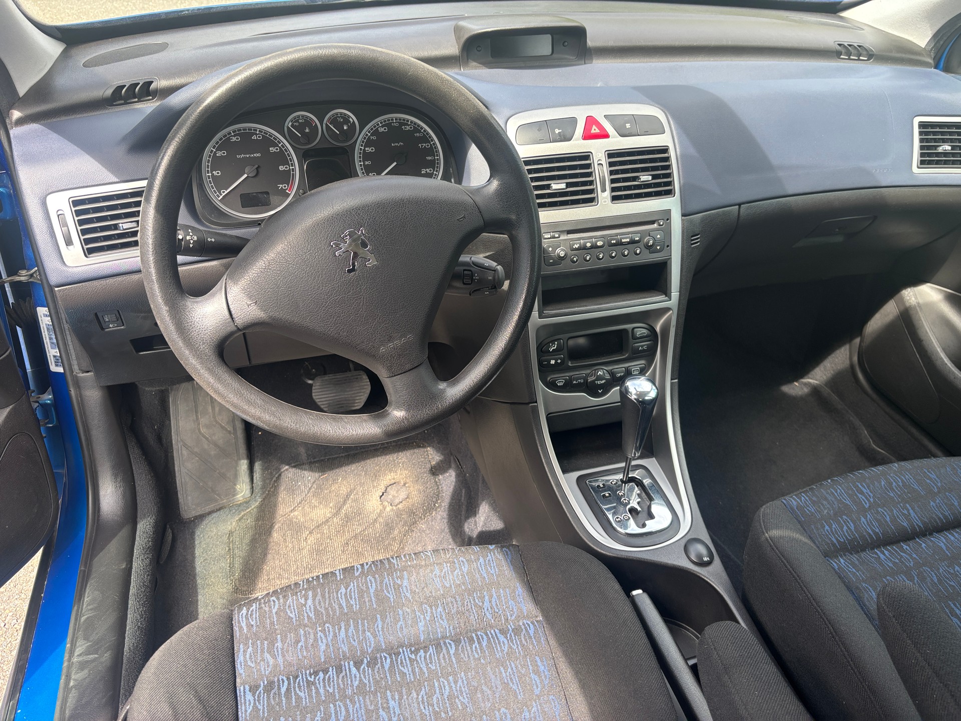 PEUGEOT 307 2.0 16V XS-image-8