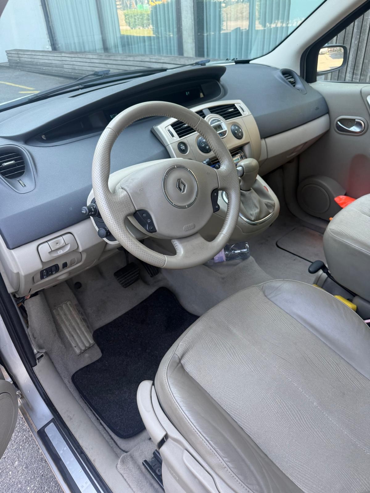 RENAULT Mégane-image-1