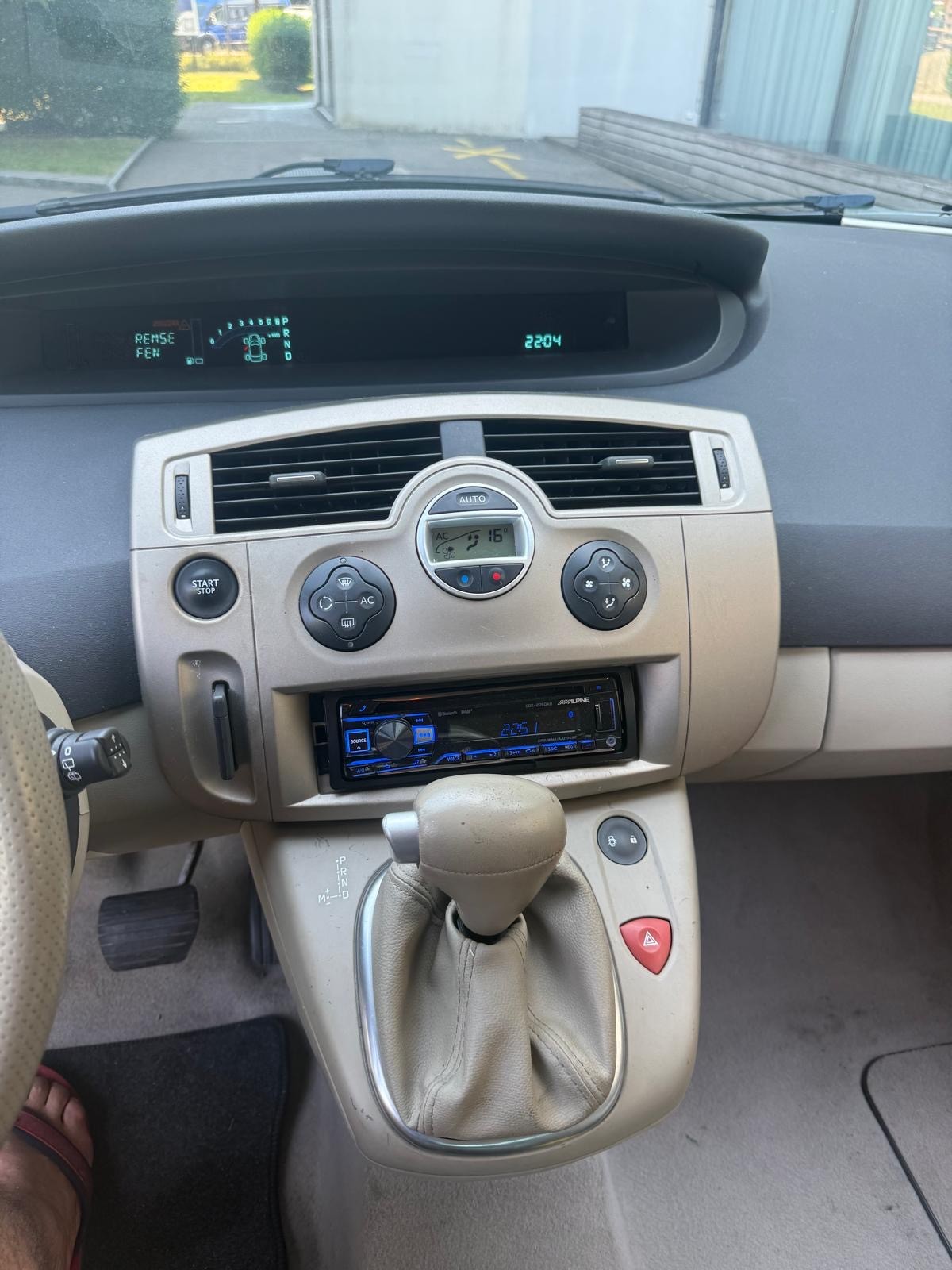 RENAULT Mégane-image-2