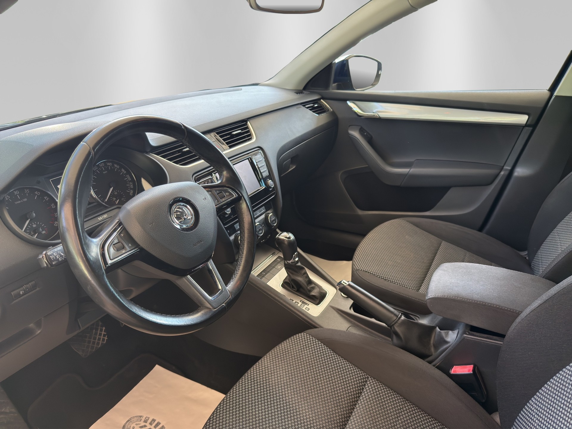 SKODA Octavia Combi 2.0 TDI Ambition 4x4 DSG-image-7