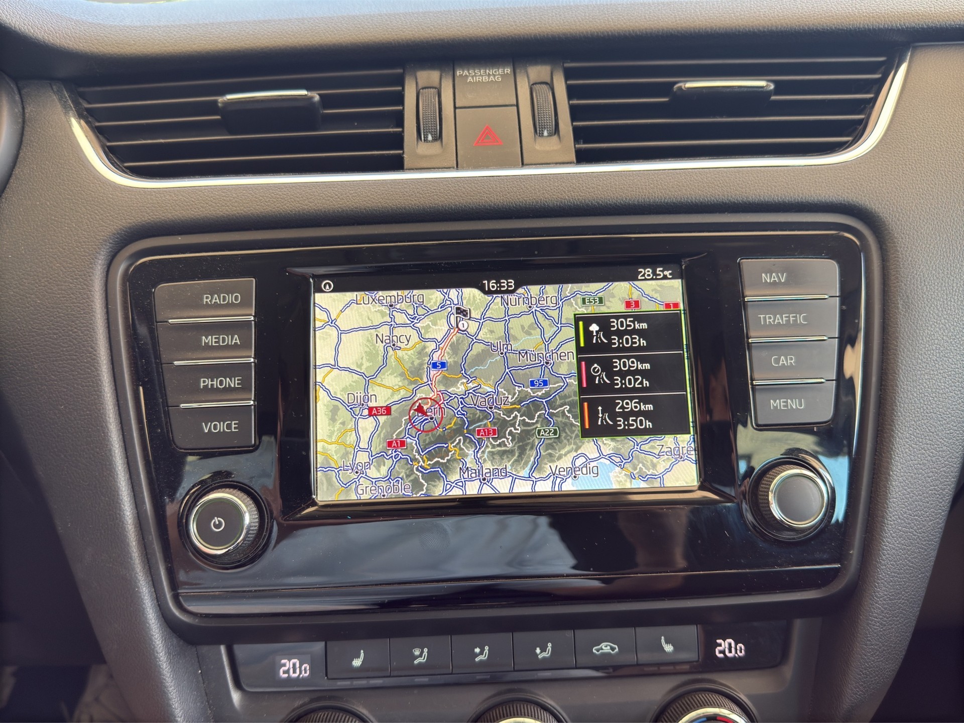 SKODA Octavia Combi 2.0 TDI Ambition 4x4 DSG-image-11