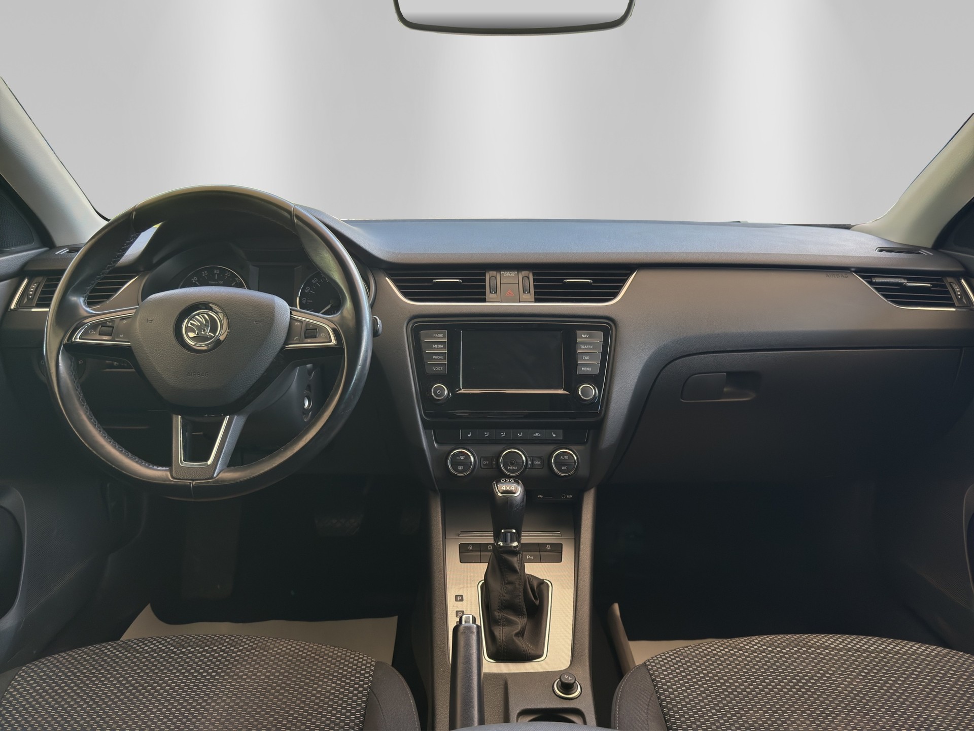 SKODA Octavia Combi 2.0 TDI Ambition 4x4 DSG-image-8