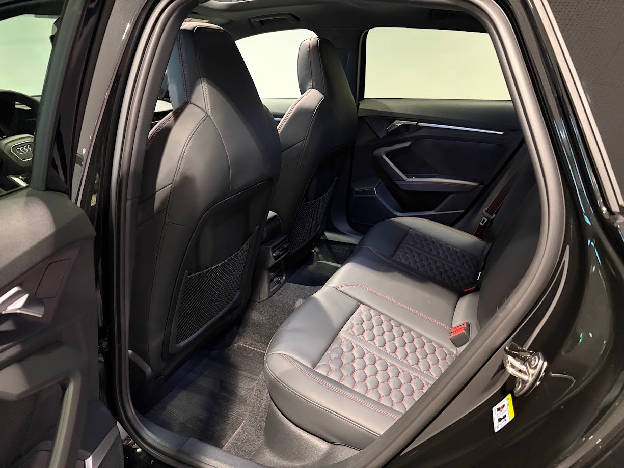 AUDI RS3 Sportback 2.5 TSI quattro S-tronic-image-4