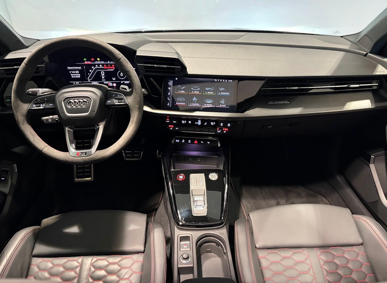 AUDI RS3 Sportback 2.5 TSI quattro S-tronic-image-11