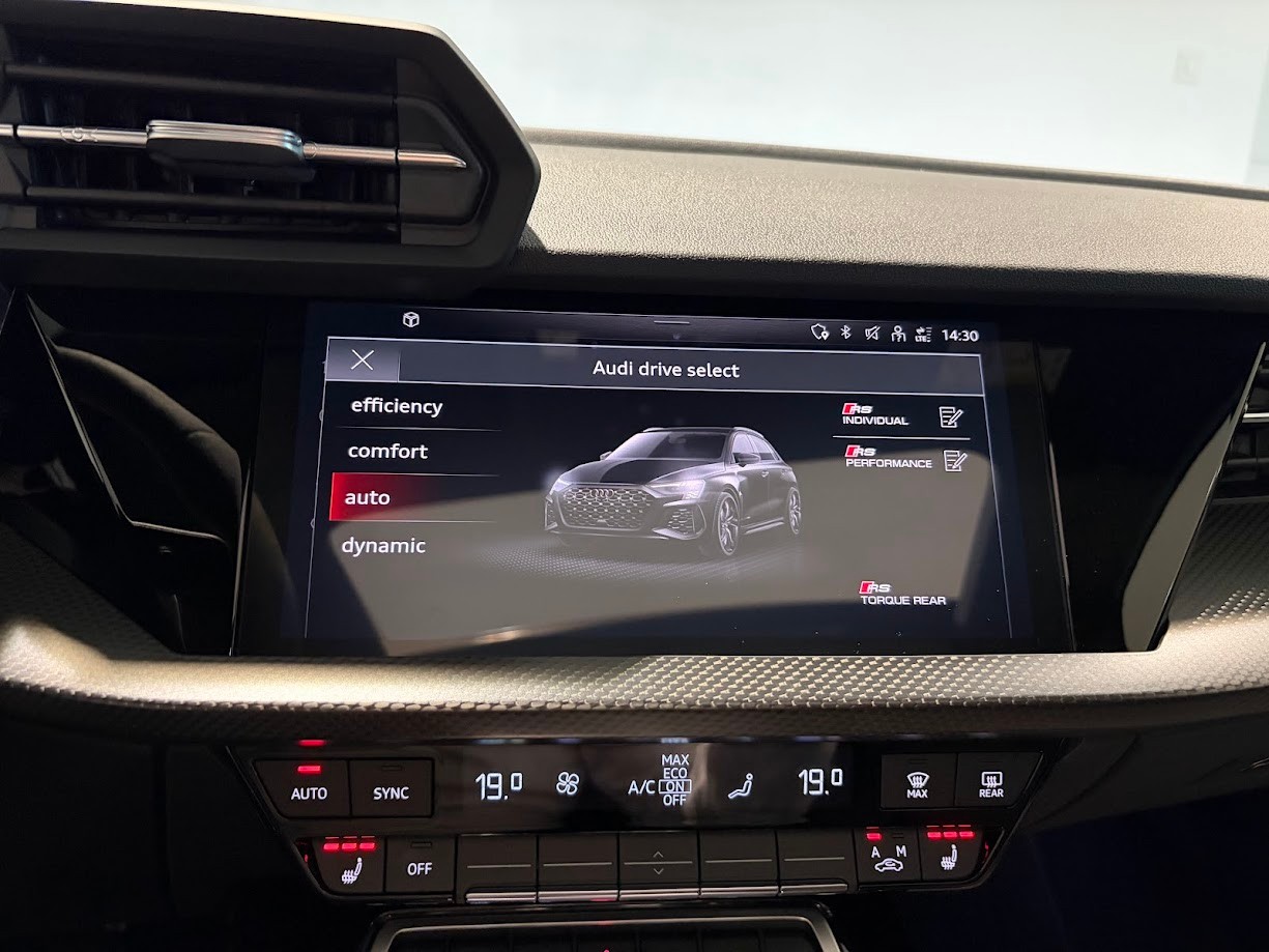 AUDI RS3 Sportback 2.5 TSI quattro S-tronic-image-8