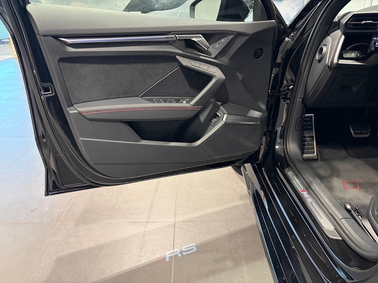 AUDI RS3 Sportback 2.5 TSI quattro S-tronic-image-2