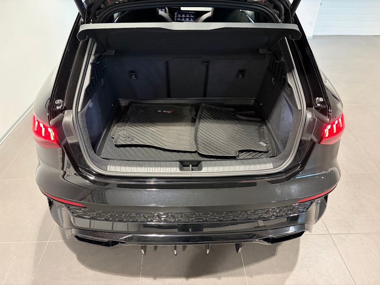 AUDI RS3 Sportback 2.5 TSI quattro S-tronic-image-12