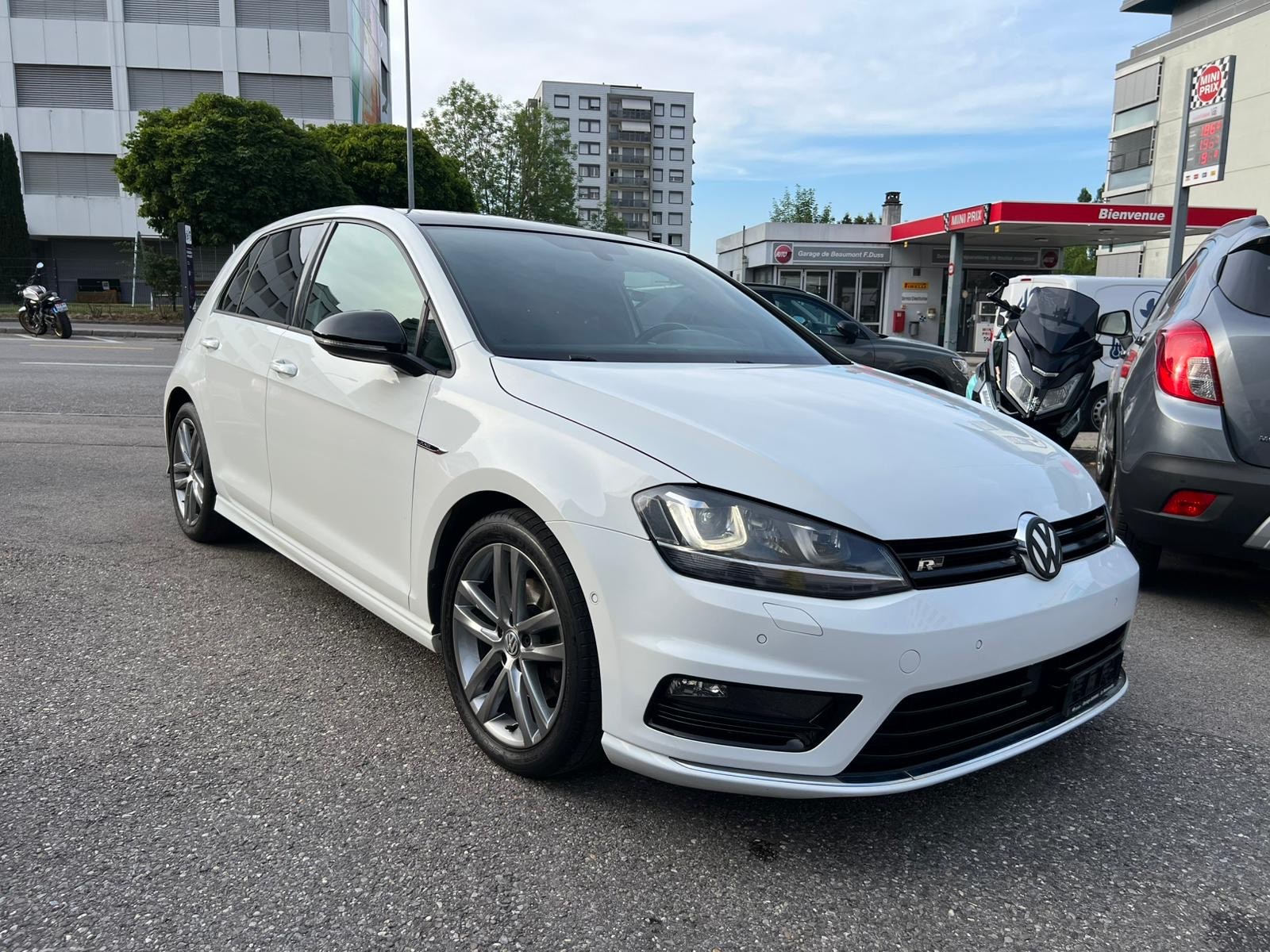 VW Golf 1.4 TSI Lounge R-Line DSG-image-2