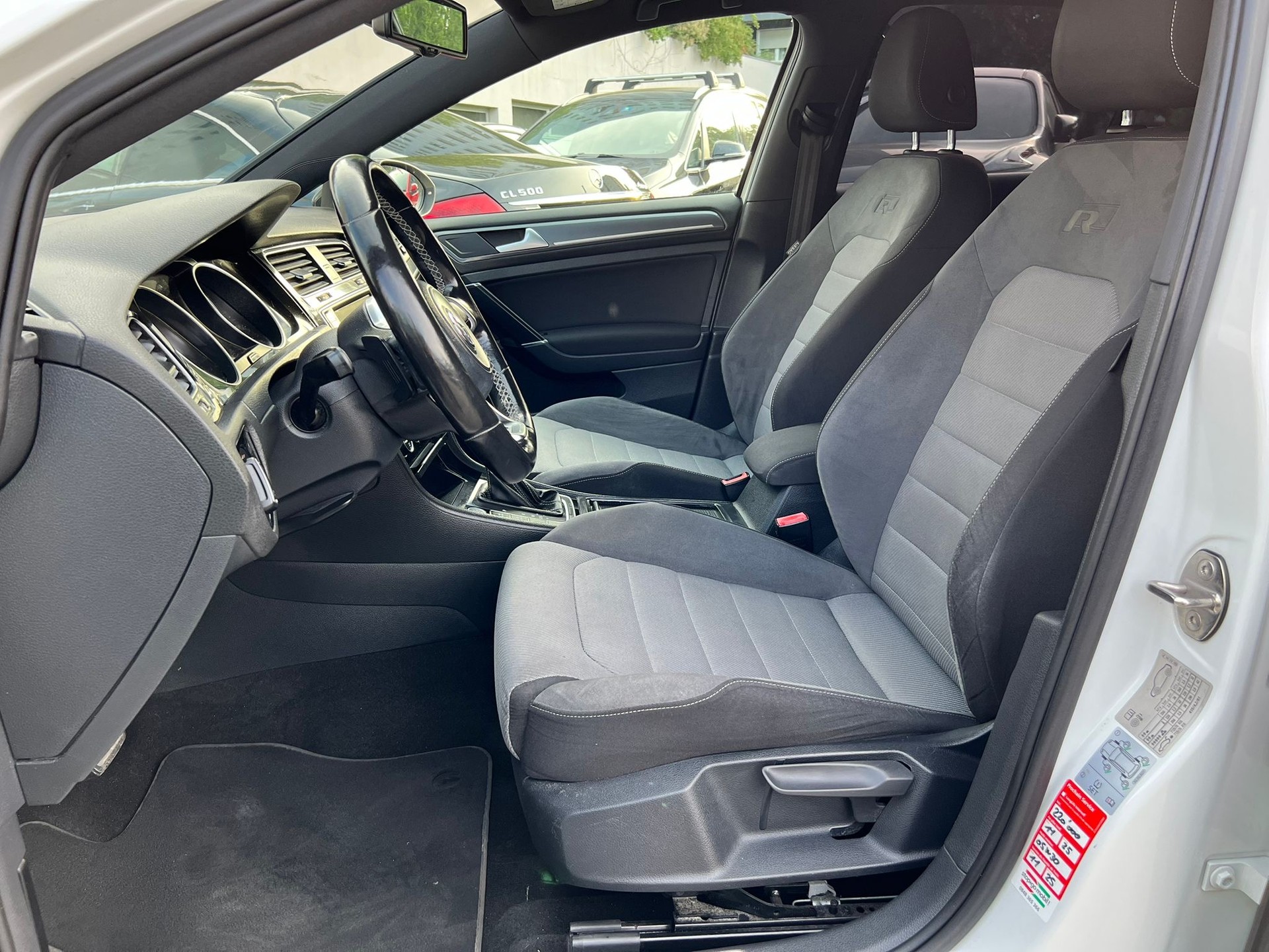 VW Golf 1.4 TSI Lounge R-Line DSG-image-4