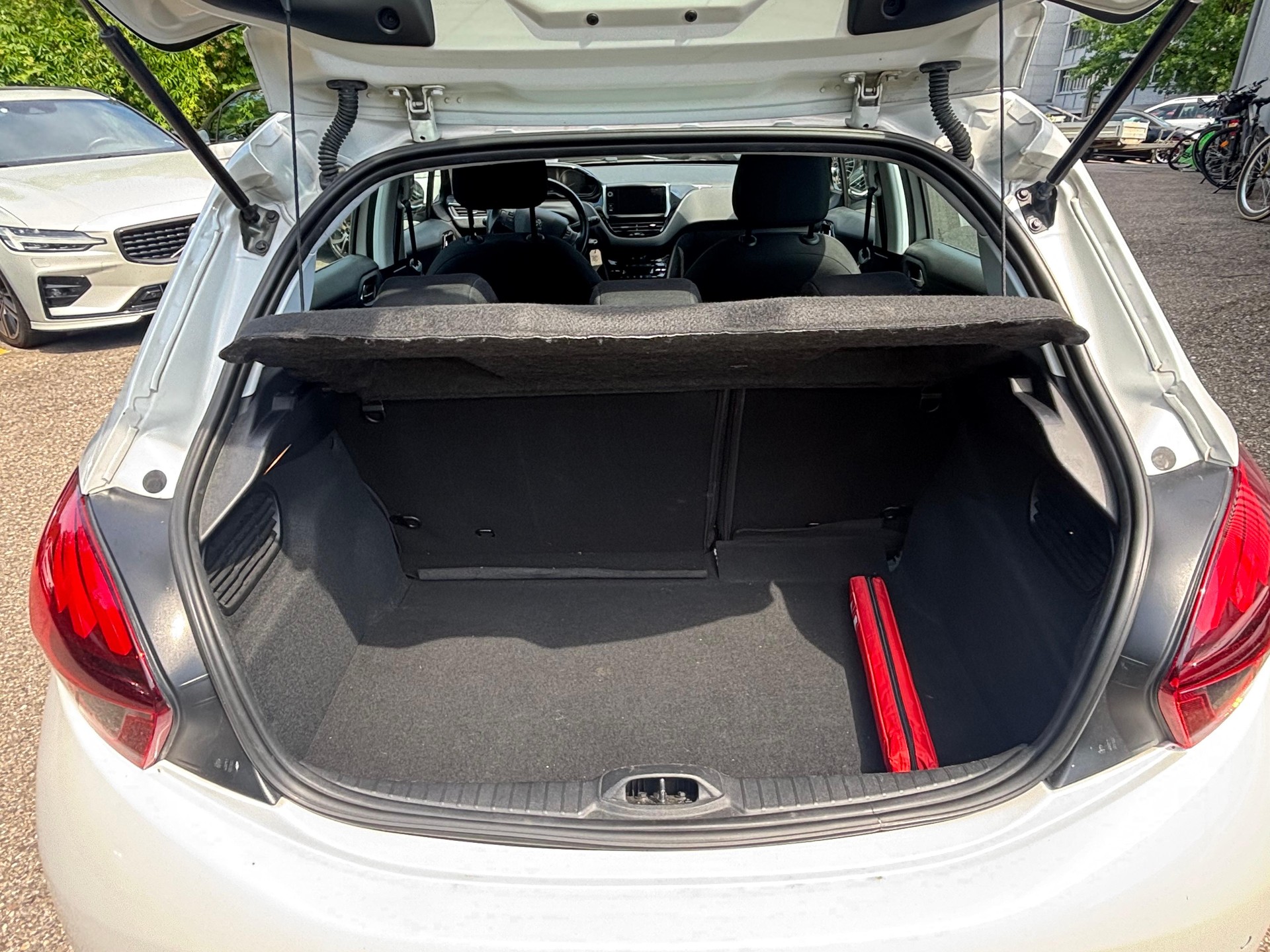 PEUGEOT 208 1.2 PureTech Allure S/S-image-15